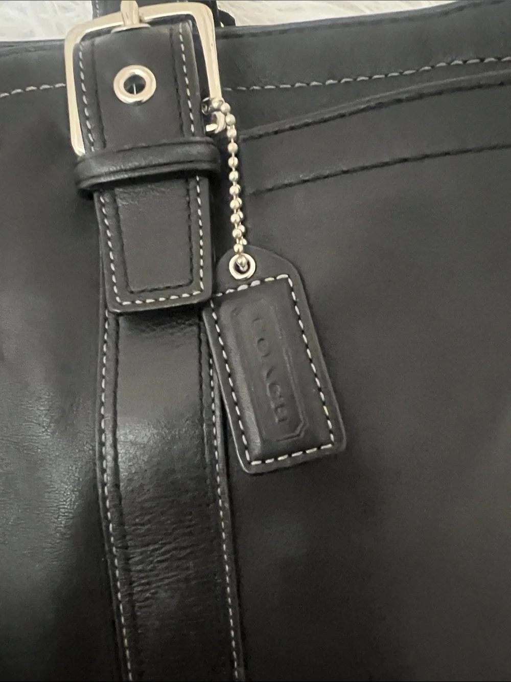 Black Leather Men’s Tote Bag with Stitched Detailing